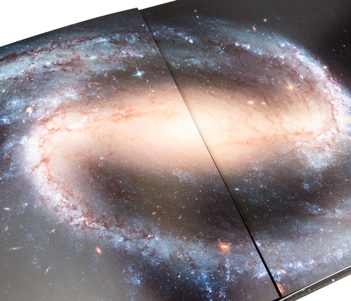 Expanding Universe: Photographs from the Hubble Space Telescope